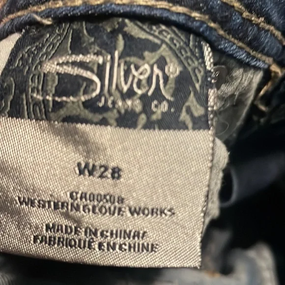 Silver Suki Mid Rise Capri - Picture 4 of 7